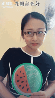 吃瓜表情包gif可爱动态,可爱动态吃瓜表情包GIF，萌化你的每一天